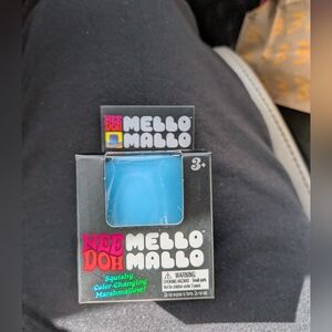 Mello Mallo Squishy Color Changing Marshmallow - Blue